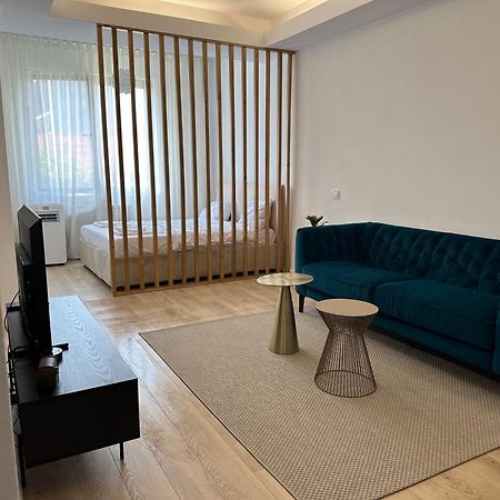 בוקרשט North Area Lake View Studio מראה חיצוני תמונה