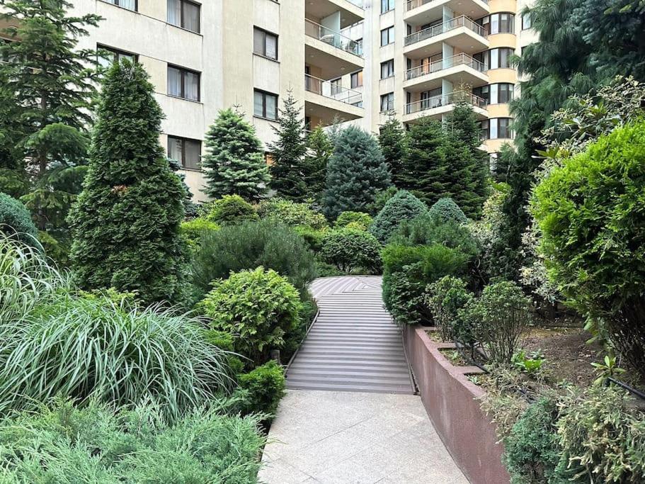 בוקרשט North Area Lake View Studio מראה חיצוני תמונה