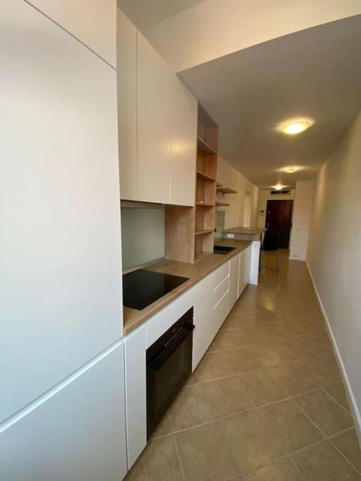 בוקרשט North Area Lake View Studio מראה חיצוני תמונה