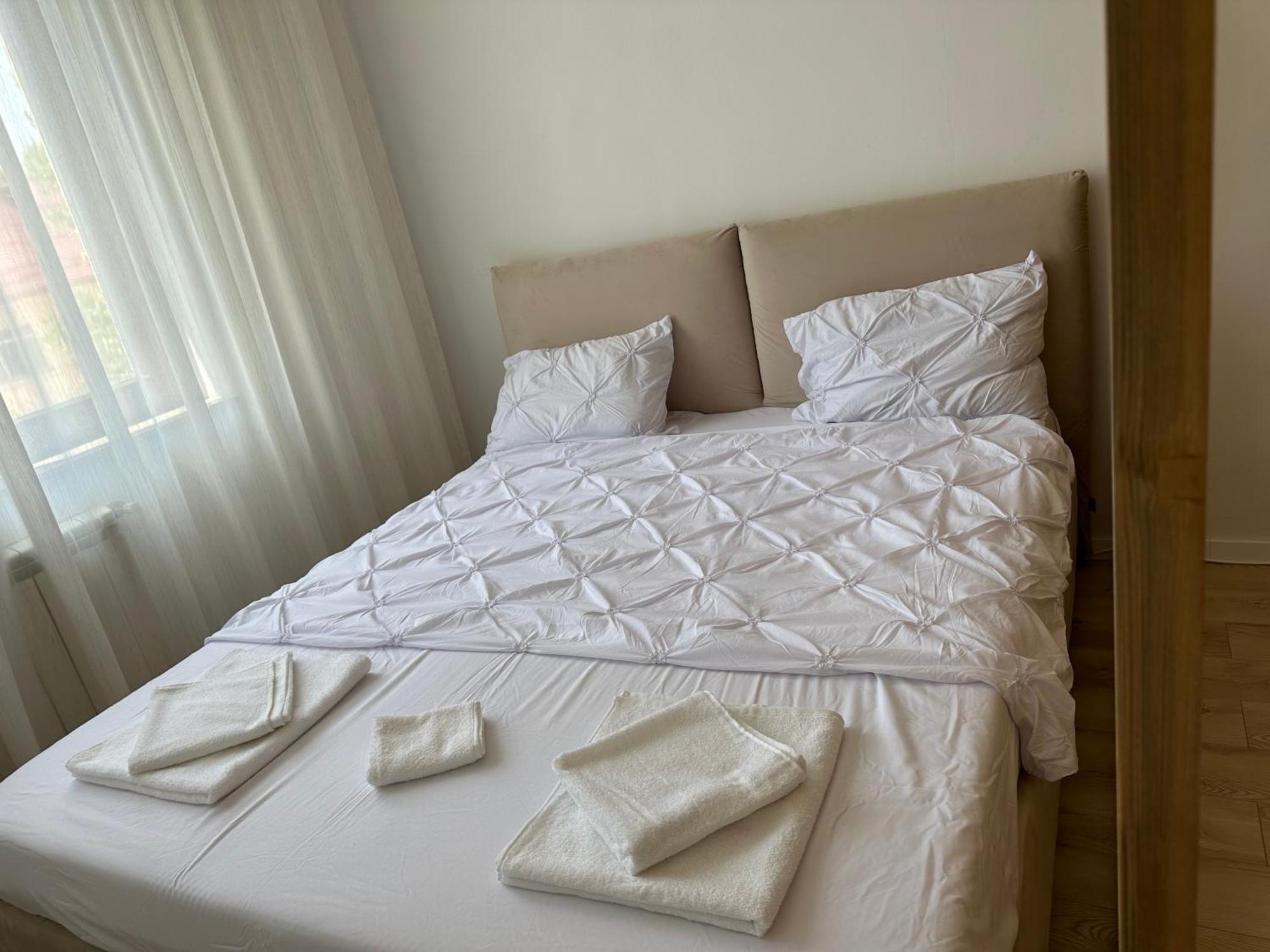 בוקרשט North Area Lake View Studio מראה חיצוני תמונה